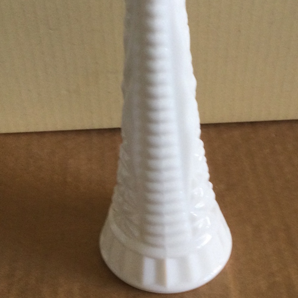 White Vase - Picture 4 of 8